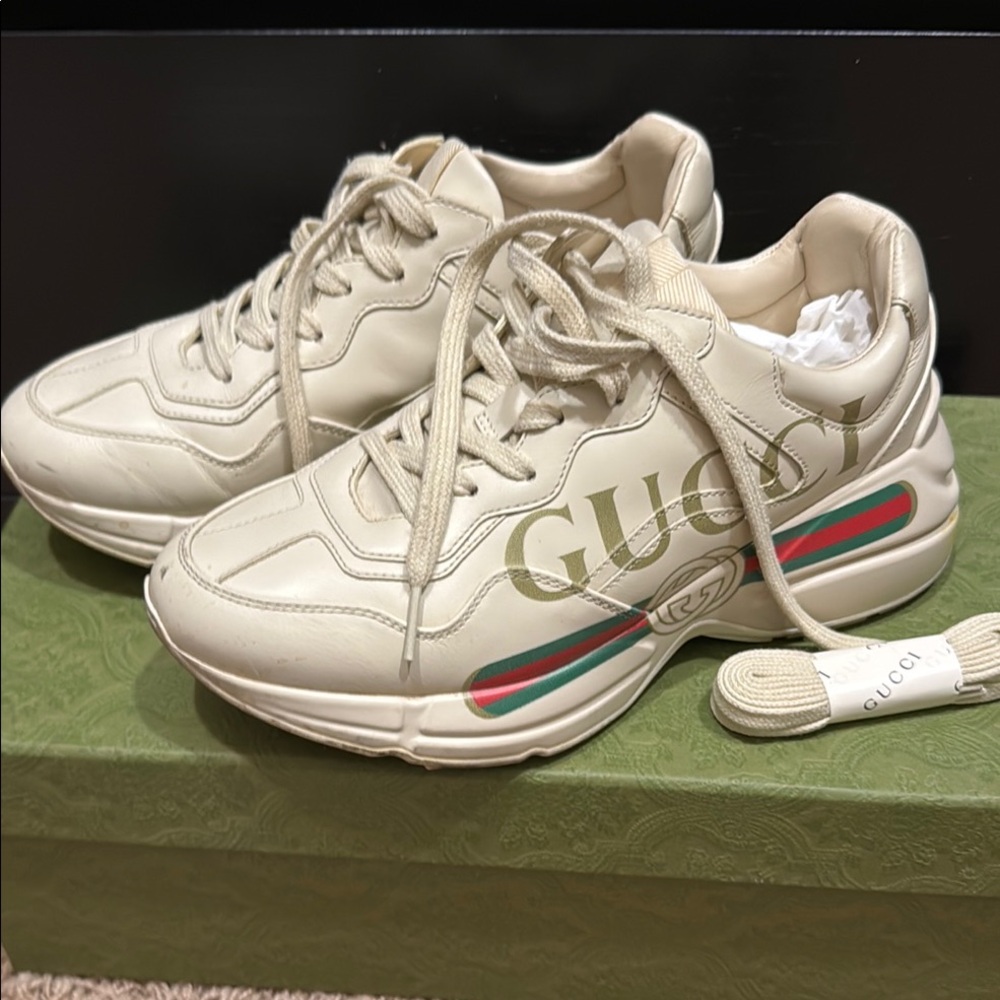 Gucci Cream Sneakers with Green and Red Accents